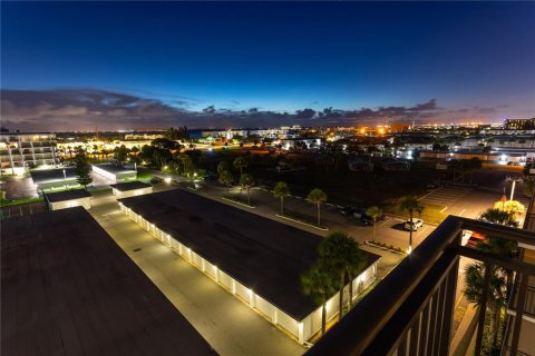 Condominio en alquiler en Cocoa Beach, Florida, 2 dormitorios, 148.64 m2 № 1629987 - foto 13