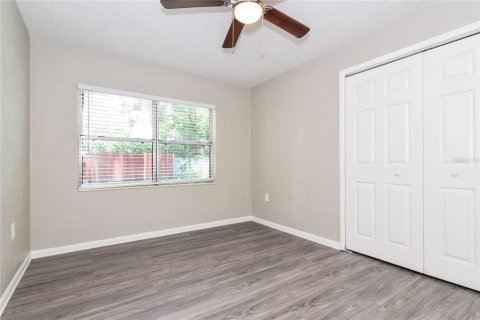 Villa ou maison à louer à Brandon, Floride: 4 chambres, 185.06 m2 № 1895209 - photo 11