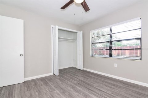 Villa ou maison à louer à Brandon, Floride: 4 chambres, 185.06 m2 № 1895209 - photo 10