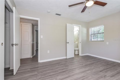 Villa ou maison à louer à Brandon, Floride: 4 chambres, 185.06 m2 № 1895209 - photo 7