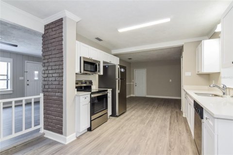 Villa ou maison à louer à Brandon, Floride: 4 chambres, 185.06 m2 № 1895209 - photo 4