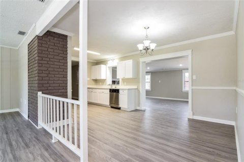 Villa ou maison à louer à Brandon, Floride: 4 chambres, 185.06 m2 № 1895209 - photo 3