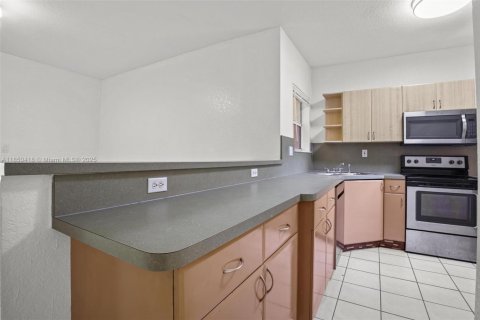 Снять в аренду таунхаус в Флорида-Сити, Флорида 3 спальни, 141.86м2, № 1857369 - фото 12