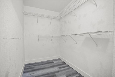 Снять в аренду таунхаус в Флорида-Сити, Флорида 3 спальни, 141.86м2, № 1857369 - фото 18