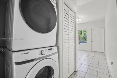 Снять в аренду таунхаус в Флорида-Сити, Флорида 3 спальни, 141.86м2, № 1857369 - фото 15
