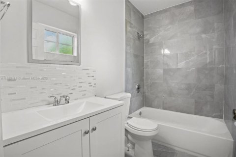 Снять в аренду таунхаус в Флорида-Сити, Флорида 3 спальни, 141.86м2, № 1857369 - фото 19