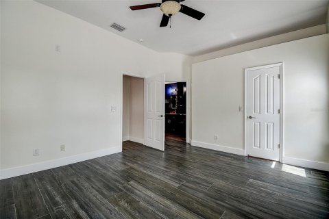 House in Brandon, Florida 3 bedrooms, 144.28 sq.m. № 2426870 - photo 15