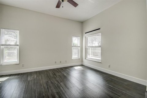 House in Brandon, Florida 3 bedrooms, 144.28 sq.m. № 2426870 - photo 13