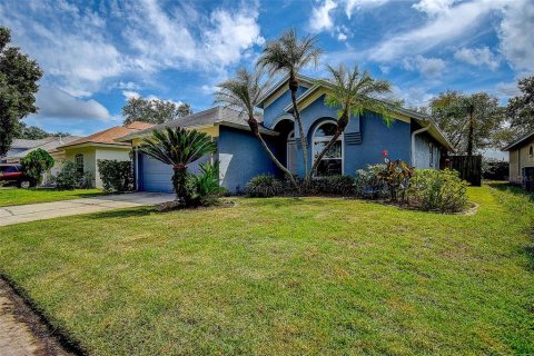 House in Brandon, Florida 3 bedrooms, 144.28 sq.m. № 2426870 - photo 2