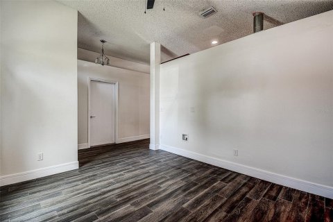 House in Brandon, Florida 3 bedrooms, 144.28 sq.m. № 2426870 - photo 5