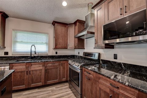 House in Brandon, Florida 3 bedrooms, 144.28 sq.m. № 2426870 - photo 7