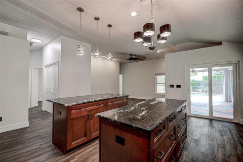 House in Brandon, Florida 3 bedrooms, 144.28 sq.m. № 2426870 - photo 10