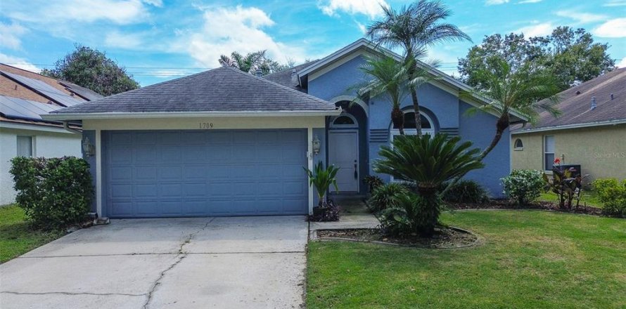House in Brandon, Florida 3 bedrooms, 144.28 sq.m. № 2426870