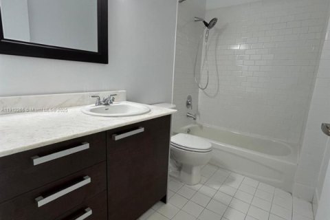 Condo in Miami, Florida, 2 bedrooms  № 1968264 - photo 18