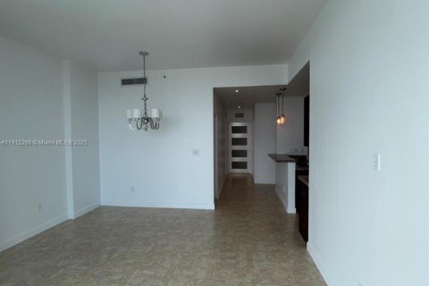 Condo in Miami, Florida, 2 bedrooms  № 1968264 - photo 13