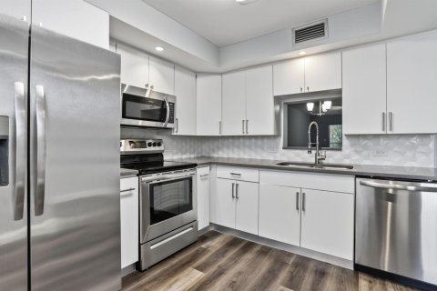 Condo à Coconut Creek, Floride, 2 chambres  № 2146063