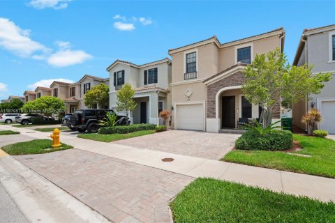 Casa en venta en Miami, Florida, 4 dormitorios, 200.3 m2 № 1896352 - foto 2