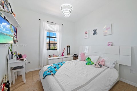 Casa en venta en Miami, Florida, 4 dormitorios, 200.3 m2 № 1896352 - foto 21