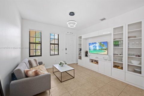 Casa en venta en Miami, Florida, 4 dormitorios, 200.3 m2 № 1896352 - foto 4