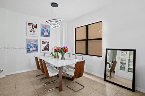 Casa en venta en Miami, Florida, 4 dormitorios, 200.3 m2 № 1896352 - foto 6
