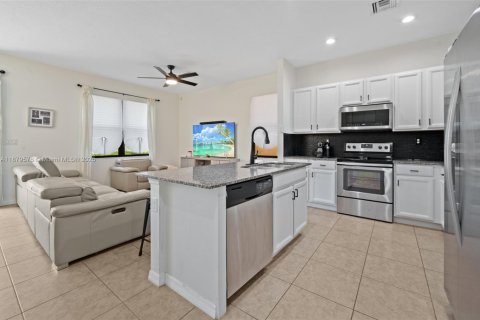 Casa en venta en Miami, Florida, 4 dormitorios, 200.3 m2 № 1896352 - foto 8