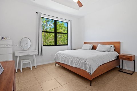 Casa en venta en Miami, Florida, 4 dormitorios, 200.3 m2 № 1896352 - foto 14