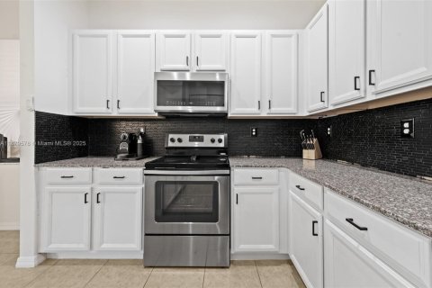 Casa en venta en Miami, Florida, 4 dormitorios, 200.3 m2 № 1896352 - foto 10