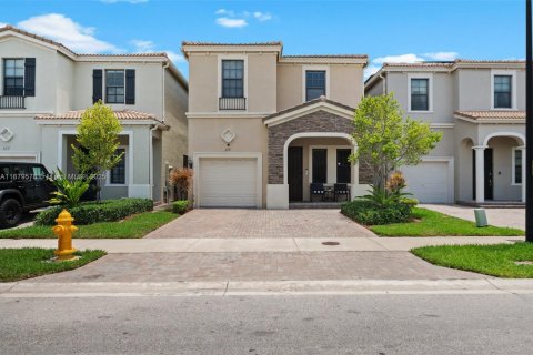 Casa en venta en Miami, Florida, 4 dormitorios, 200.3 m2 № 1896352 - foto 1