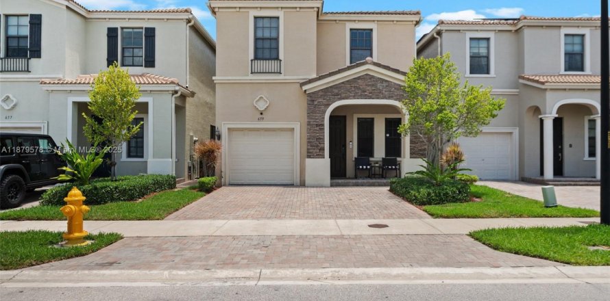House in Miami, Florida 4 bedrooms, 200.3 sq.m. № 1896352
