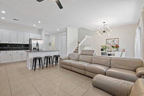 Casa en venta en Miami, Florida, 4 dormitorios, 200.3 m2 № 1896352 - foto 12