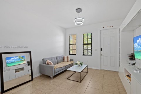 Casa en venta en Miami, Florida, 4 dormitorios, 200.3 m2 № 1896352 - foto 3