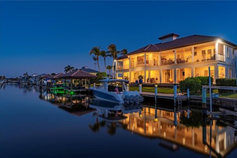 House in Punta Gorda, Florida 5 bedrooms, 406.45 sq.m. № 1722675 - photo 5