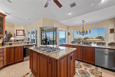 House in Punta Gorda, Florida 5 bedrooms, 406.45 sq.m. № 1722675 - photo 18