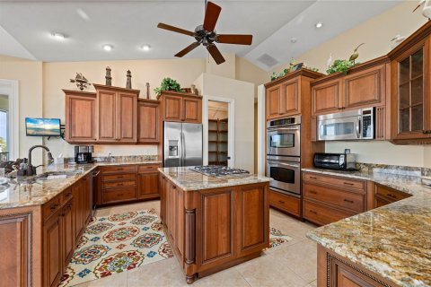 House in Punta Gorda, Florida 5 bedrooms, 406.45 sq.m. № 1722675 - photo 15
