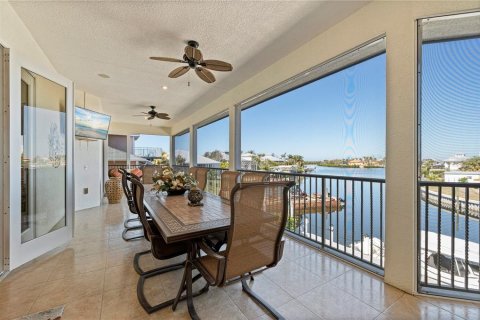House in Punta Gorda, Florida 5 bedrooms, 406.45 sq.m. № 1722675 - photo 21