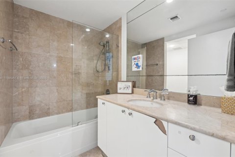 Copropriété à vendre à Miami, Floride: 2 chambres, 131.74 m2 № 1676230 - photo 14