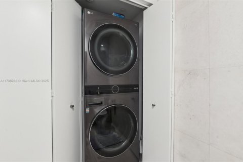 Copropriété à vendre à Miami, Floride: 2 chambres, 131.74 m2 № 1676230 - photo 18