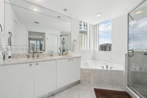 Copropriété à vendre à Miami, Floride: 2 chambres, 131.74 m2 № 1676230 - photo 12