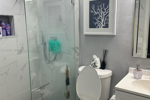 Condo in Miami, Florida, 4 bedrooms  № 2001546 - photo 7