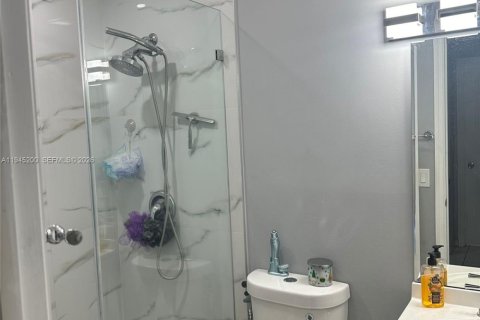 Condo in Miami, Florida, 4 bedrooms  № 2001546 - photo 8