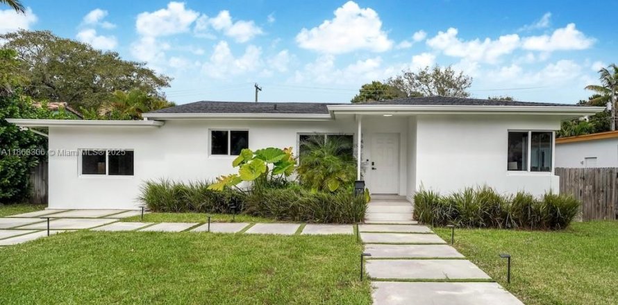 House in El Portal, Florida 3 bedrooms, 154.5 sq.m. № 1890369