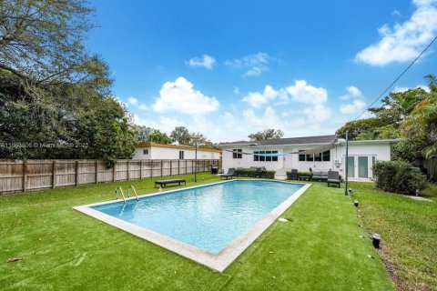House in El Portal, Florida 3 bedrooms, 154.5 sq.m. № 1890369 - photo 9