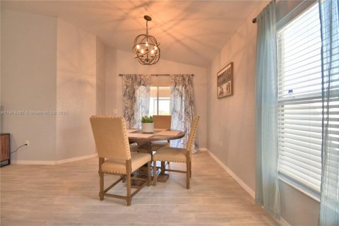 Casa en venta en Winter Haven, Florida, 4 dormitorios, 162.49 m2 № 1969972 - foto 25