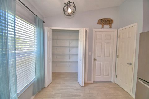 Casa en venta en Winter Haven, Florida, 4 dormitorios, 162.49 m2 № 1969972 - foto 20