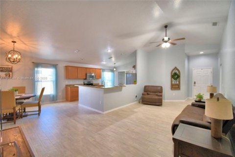 Casa en venta en Winter Haven, Florida, 4 dormitorios, 162.49 m2 № 1969972 - foto 8