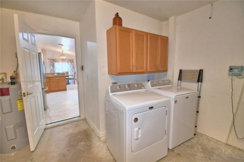 Casa en venta en Winter Haven, Florida, 4 dormitorios, 162.49 m2 № 1969972 - foto 5