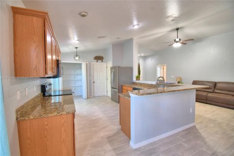 Casa en venta en Winter Haven, Florida, 4 dormitorios, 162.49 m2 № 1969972 - foto 14