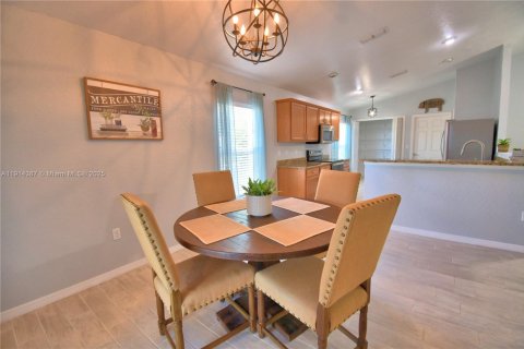 Casa en venta en Winter Haven, Florida, 4 dormitorios, 162.49 m2 № 1969972 - foto 12