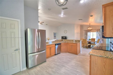 Casa en venta en Winter Haven, Florida, 4 dormitorios, 162.49 m2 № 1969972 - foto 21