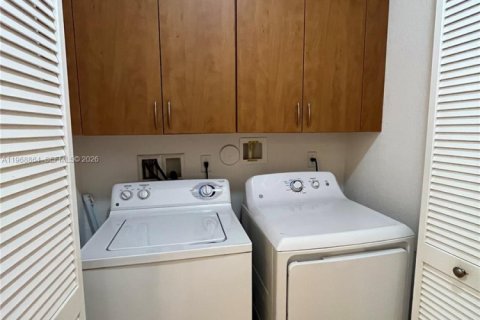 Condominio en alquiler en Sunrise, Florida, 2 dormitorios, 165.46 m2 № 2030985 - foto 21